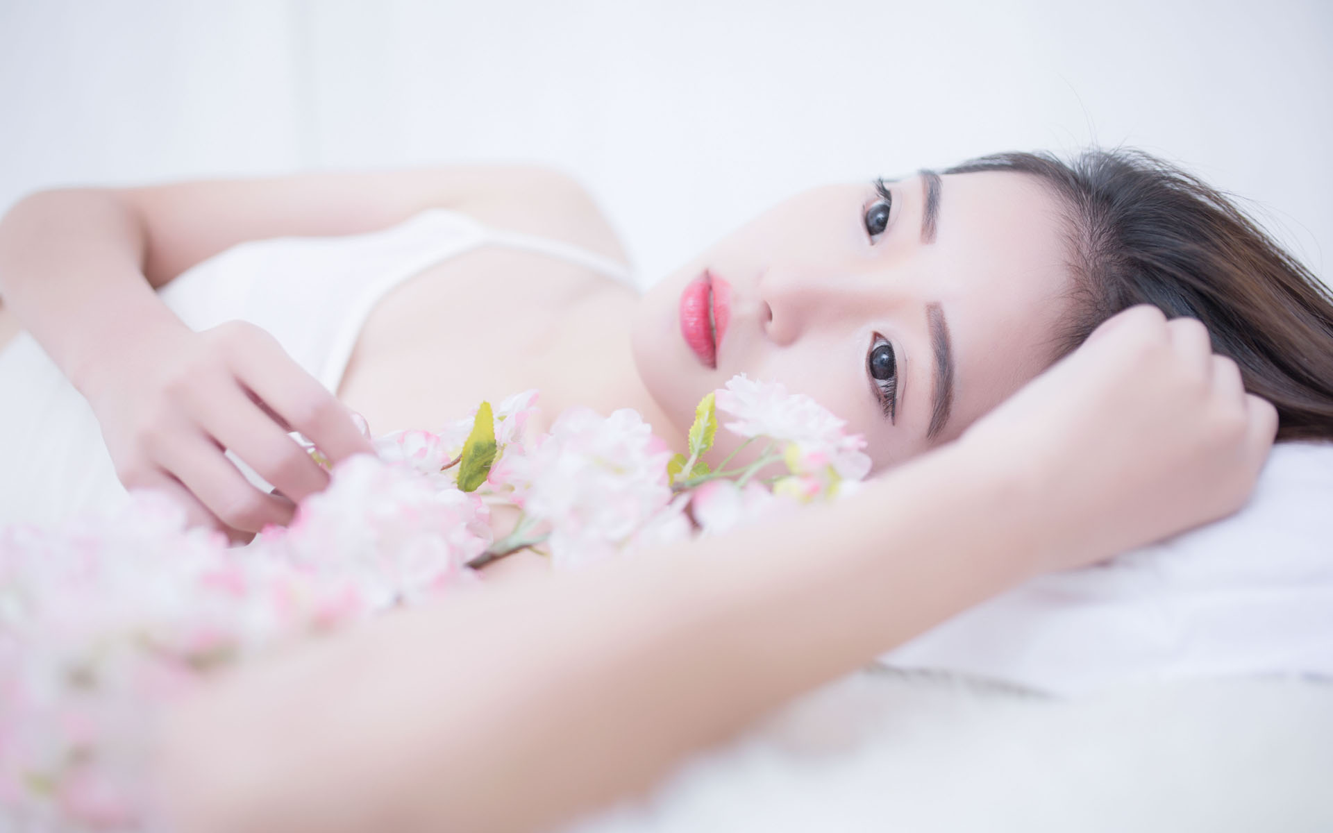 习近平就尼日利亚前总统布哈里逝世向尼日利亚总统提努布致唁电